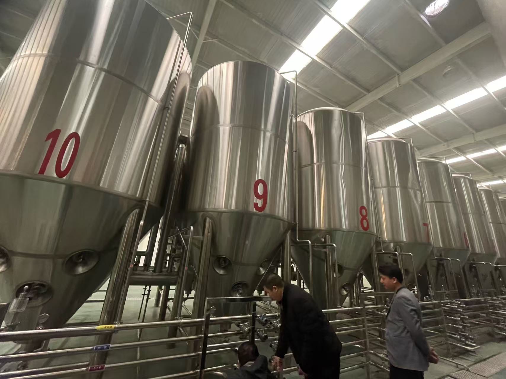 绿园精酿啤酒设备厂—平面布置、设备设计、制造、调试、培训等一条龙服务